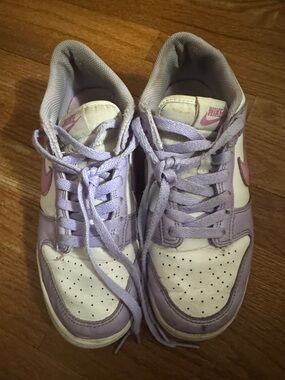 Nike Lilac & White Low-Top Sneakers